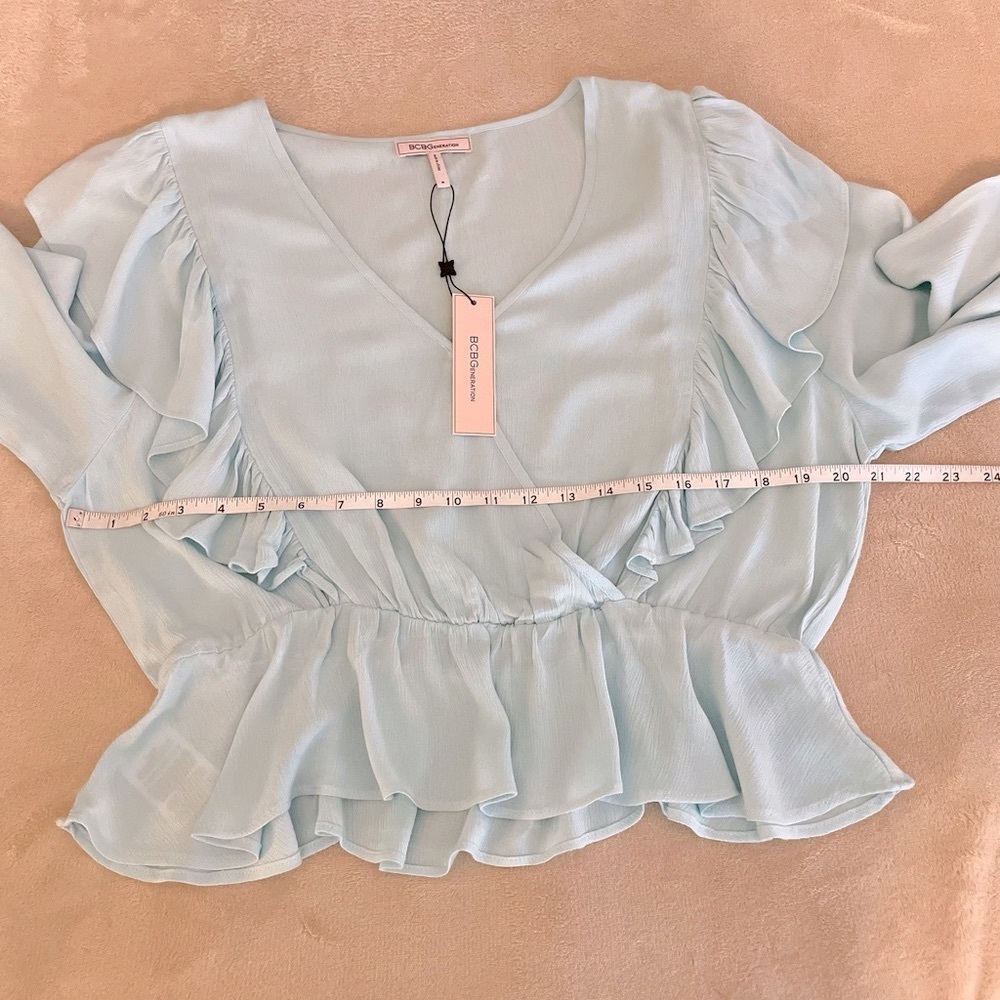 BCBGeneration Flutter Lightweight V-Neck Blouse - Size M - Picture 6 of 10